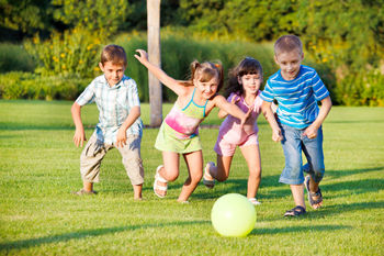 Hoe buitenspelen zich ontwikkelt bij kinderen