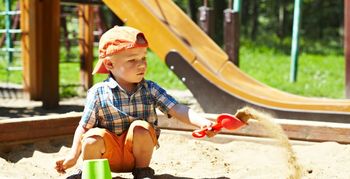 Zand in speeltuinen gevaarlijk voor kinderen