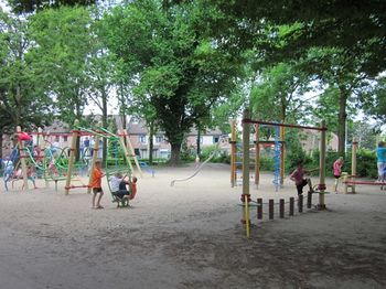 Nieuwe speelplaats bij basisschool De Timp in Hengelo