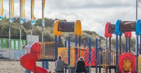 Speeltoestellen strand Hoek van Holland onveilig